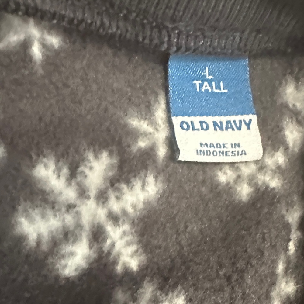 Old Navy Women's Black and White Snowflake Pajama Set - Picture 2 of 8